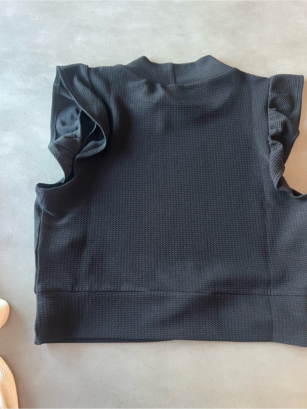 SHEIN Black Textured Sleeveless Ruffle Tank